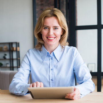 business-woman-person-woman-smile-facial-expression-happiness-1697372-pxhere.com