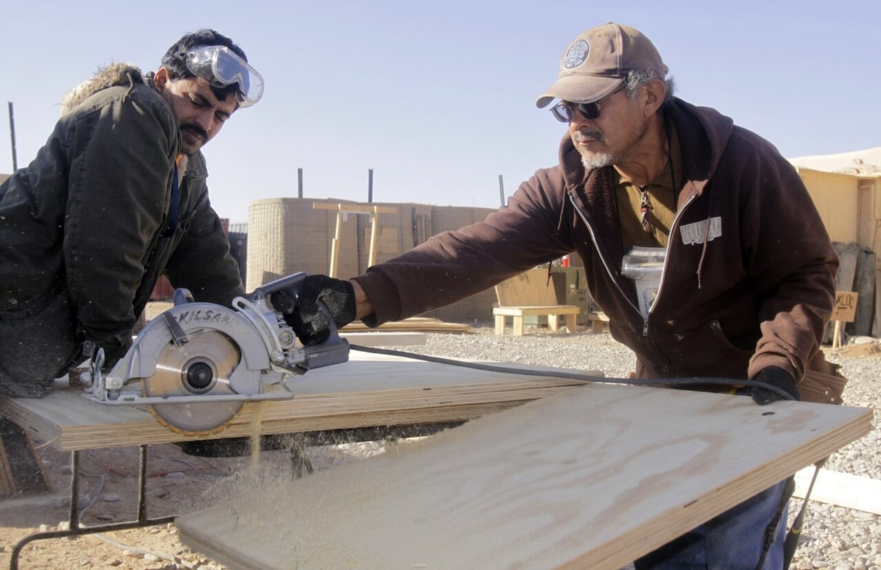 woodworker-carpenter-carpentry-craftsmen-craftsmanship-professional-1708882-pxhere.com